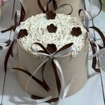 کیک تولد روبان دار قهوه ای